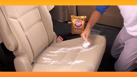 uso de bicarbonato para eliminar malos olores en el auto 